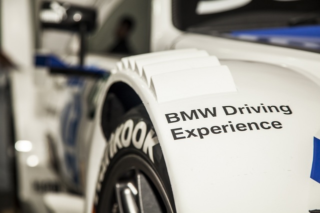 Cận cảnh xe đua BMW M4 DTM sẽ xuất hiện tại VIMS 2016 - Ảnh 5.