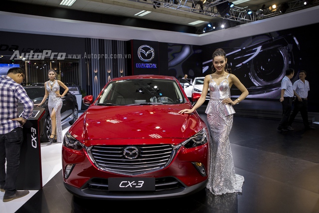 Sau một thời gian dài để người tiêu dùng trong nước chờ đợi, mẫu xe hot Mazda CX-3 đã chính thức ra mắt tại Triển lãm Ô tô Việt Nam 2016 để thăm dò. Tuy nhiên, đại diện của Thaco cho biết hãng vẫn chưa có kế hoạch phân phối chính thức mẫu xe crossover cỡ nhỏ này tại Việt Nam.