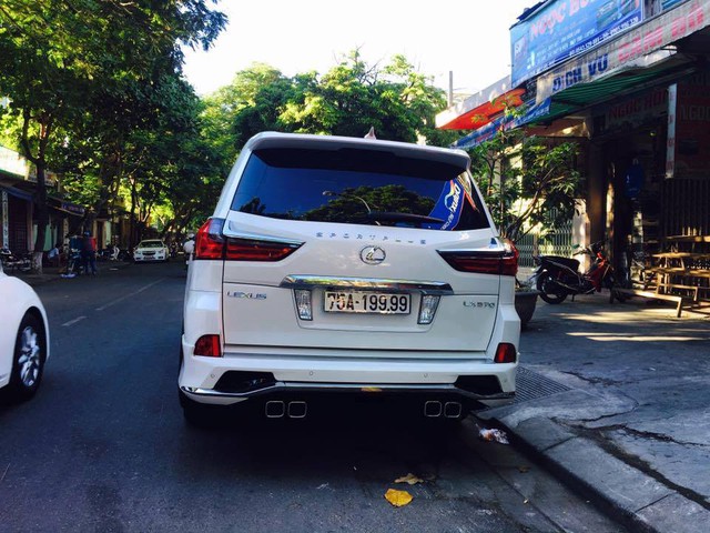 Lexus LX570 Sport Plus 2016 biển tứ quý 9 của đại gia Thừa Thiên Huế - Ảnh 2. Lexus LX570 Sport Plus 2016 biển tứ quý 9 của đại gia Thừa Thiên Huế - Ảnh 2.