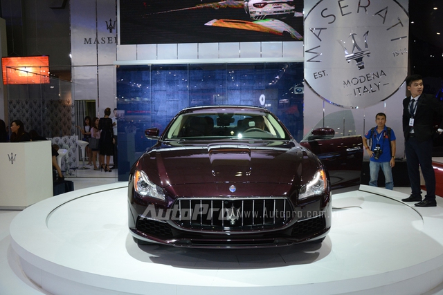 
Tại triển lãm ô tô quốc tế Việt Nam 2016, Maserati mang đến gian hàng của mình đầy đủ các phiên bản đang được phân phối chính hãng như Ghibli, Levante hay GranTurismo. Trong đó, át chủ bài tại triển lãm VIMS 2016 của thương hiệu xe hạng sang đến từ Ý là mẫu sedan Quattroporte 2017.
