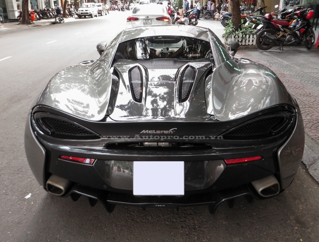 
Việc bổ sung vào bộ sưu tập siêu xe của mình với chiếc McLaren 570S, doanh nhân Quốc Cường đang cho thấy sự trở lại đầy ấn tượng trong giới chơi siêu xe. Nhiều người dự đoán, hành trình Car & Passion đình đám cũng sẽ sớm được khởi động trở lại sau 5 năm vắng bóng.
