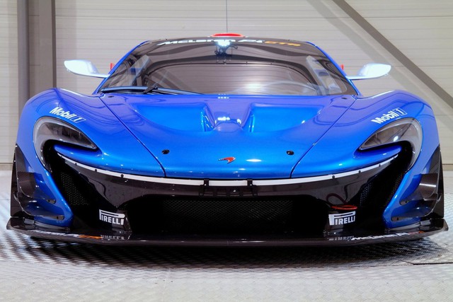 
Chiếc McLaren P1 GTR đang được một đại lý siêu xe tại Hà Lan rao bán có số thứ tự 9 trên tổng số 45 chiếc được sản xuất trên toàn thế giới. Chiếc siêu xe đua này mới chỉ mới lăn bánh 152 dặm, tương đương 245 km.
