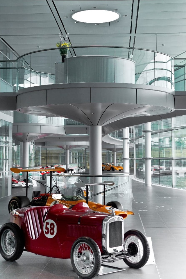 
Tại đây cũng trưng bày cả chiếc Austin 7 của Bruce McLaren - người sáng lập ra thương hiệu siêu xe này.
