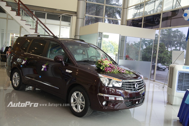 
SsangYong Turismo - mẫu xe SUV gia đình kích thước lớn.
