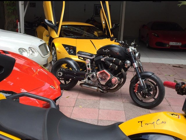 Ngoài dàn siêu xe khủng, đại gia y tế còn có bộ sưu tập mô tô khiến nhiều biker phát thèm - Ảnh 5. Ngoài dàn siêu xe khủng, đại gia y tế còn có bộ sưu tập mô tô khiến nhiều biker phát thèm - Ảnh 5.