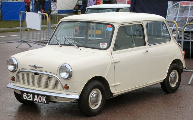 Chiếc MINI đầu tiên được sản xuất vào năm 1959.