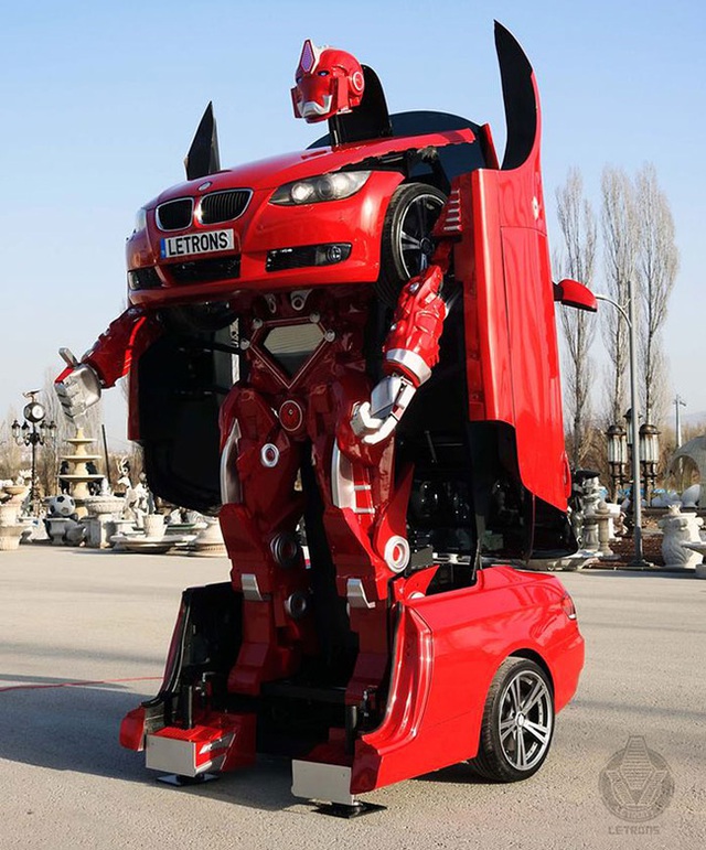 
Mô hình robot dựa trên chiếc xe của Lebrons.

