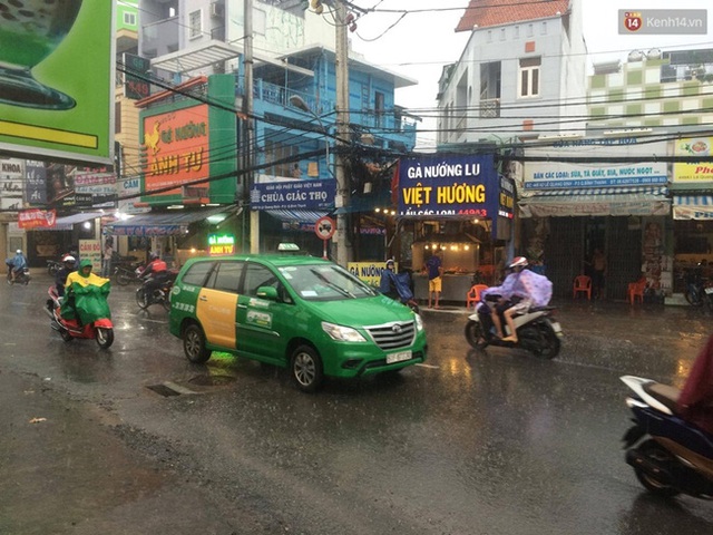 
Dự báo, Sài Gòn sẽ mưa hết tuần nhưng không lớn như trận mưa tối 26/9. Ảnh: Lê Giang
