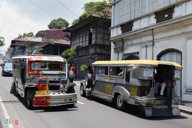 
Jeepney hoạt động từ 6h-18h theo tuyến giống như xe buýt ở Việt Nam. Tuy nhiên, khách có nhu cầu thỏa thuận riêng vẫn có thể thuê xe chạy vào buổi tối.
