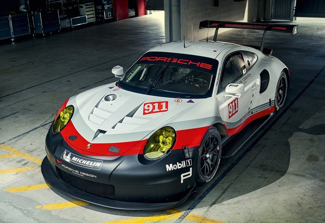
Về mặt an toàn, Porsche 911 RSR 2017 có hệ thống cảnh báo Collision Avoid với chức năng ngăn ngừa va chạm thông qua một radar. Hệ thống này sẽ tự động cảnh báo cho các tay đua trước khi họ chuyển hướng lái.
