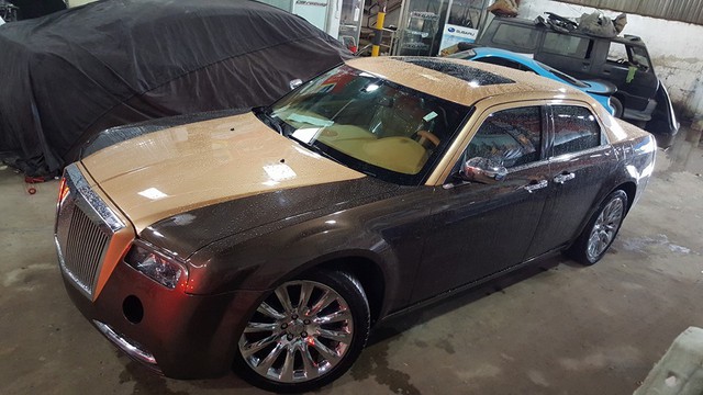 
Chrysler 300C Heritage Edition lên dáng Rolls-Royce Phantom của thợ Việt đã gần hoàn thành.

