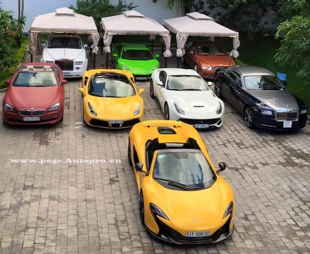 Căn nhà nằm trên con đường Điện Biên Phủ, quận 3 của Phan Thành luôn gây chú ý bởi dàn siêu xe đầy màu sắc xuất hiện trong garage.