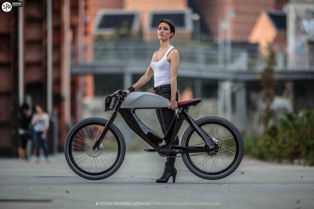
Bicicletto có trọng lượng chỉ 20kg.
