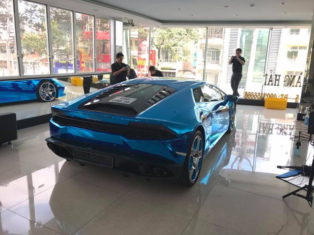 
Lý do khiến chiếc Lamborghini Huracan được thay màu là để tránh đụng hàng với siêu xe của em trai Phan Thành.
