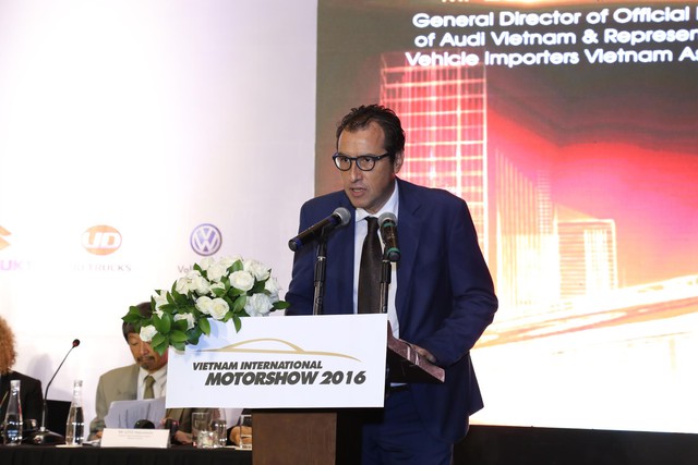 Ông Laurent Genet, Tổng giám đốc nhà nhập khẩu chính hãng Audi tại Việt Nam, phát biểu tại buổi họp báo VIMS 2016.