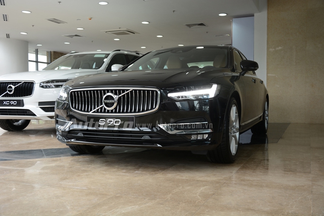 Volvo S90 2017, đối thủ  Mercedes-Benz E-Class, chốt giá 2,7 tỷ Đồng ở Việt Nam - Ảnh 1.