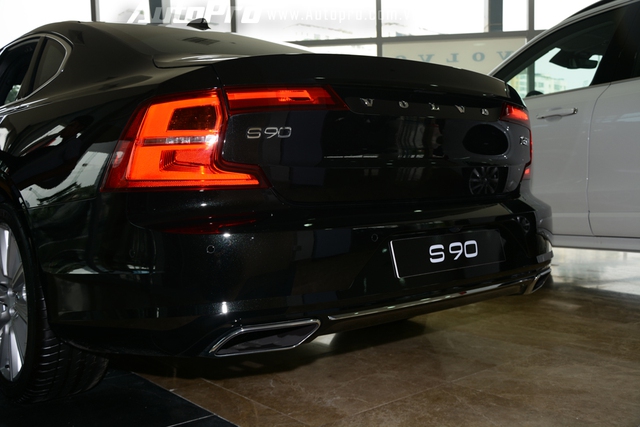 Volvo S90 2017, đối thủ Mercedes-Benz E-Class, chốt giá 2,7 tỷ Đồng ở Việt Nam - Ảnh 8. Volvo S90 2017, đối thủ Mercedes-Benz E-Class, chốt giá 2,7 tỷ Đồng ở Việt Nam - Ảnh 8.