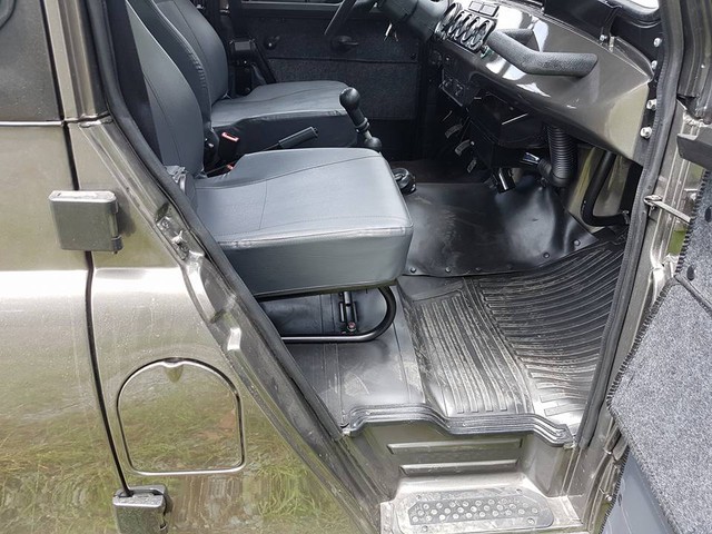 Xe Offroad Nga UAZ Hunter hưởng mức thuế nhập khẩu 0% xuất hiện tại Sài Gòn - Ảnh 4. Xe Offroad Nga UAZ Hunter hưởng mức thuế nhập khẩu 0% xuất hiện tại Sài Gòn - Ảnh 4.