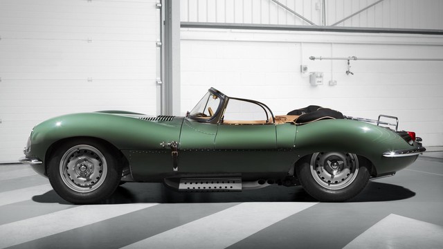 
Jaguar XKSS được sản xuất năm 2016 nhưng lại giống hệt những chiếc được sản xuất năm 1957.
