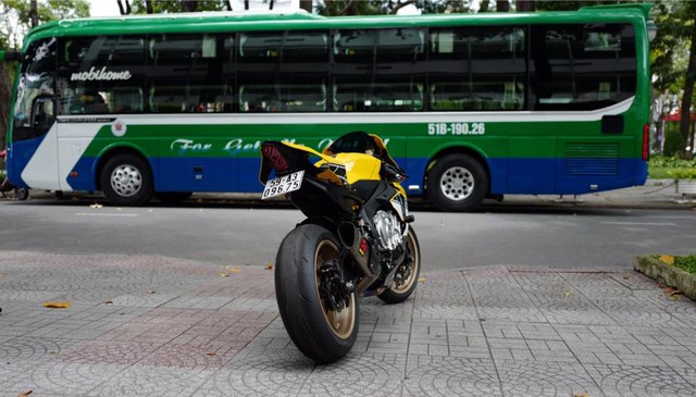 
Hiện có khoảng 10 chiếc Yamaha YZF-R1 60th Anniversary xuất hiện tại Việt Nam với giá rơi vào khoảng 620 đến 640 triệu Đồng.
