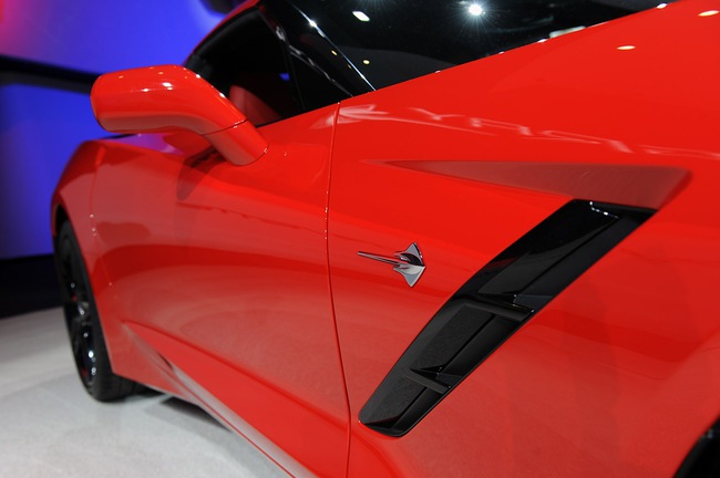 Công bố giá bán Chevrolet Corvette Stingray 8