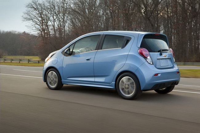 Chevrolet Spark EV: Chưa đầy 2 lít xăng cho 100 km 5