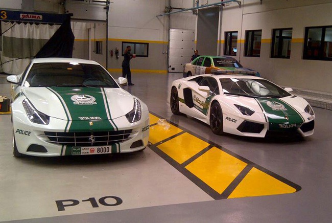 Cảnh sát Dubai sắp có thêm siêu xe SLS AMG và Continental GT 1