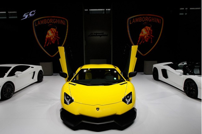 Aventador LP720-4 50° Anniversario “tung cánh” tại Thượng Hải 1