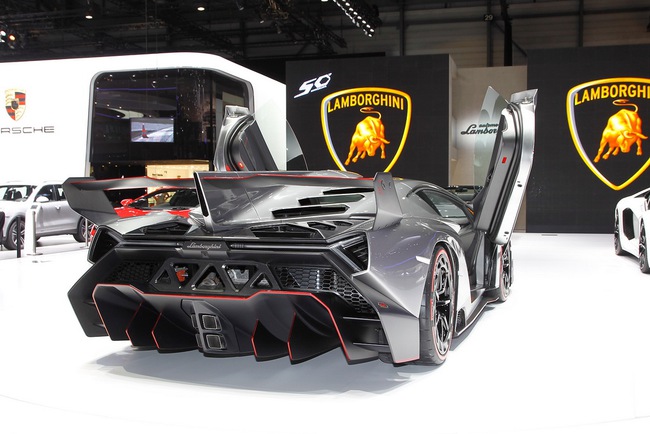 Edmunds: Lamborghini Veneno là siêu xe xấu nhất mọi thời đại 3