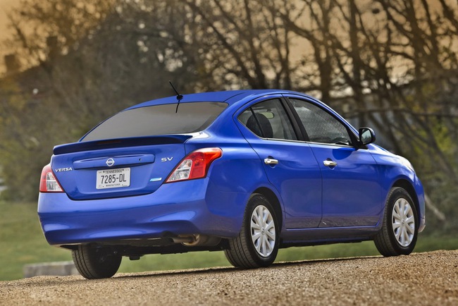 Nissan Versa Sedan 2014: Cải tiến nhỏ, giữ nguyên giá 4