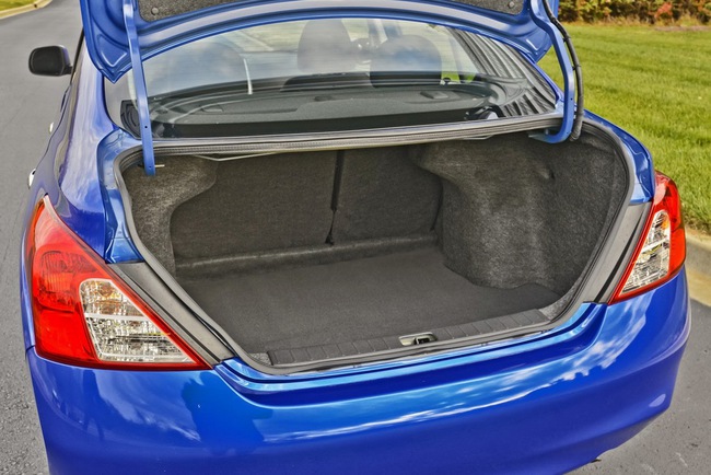 Nissan Versa Sedan 2014: Cải tiến nhỏ, giữ nguyên giá 9