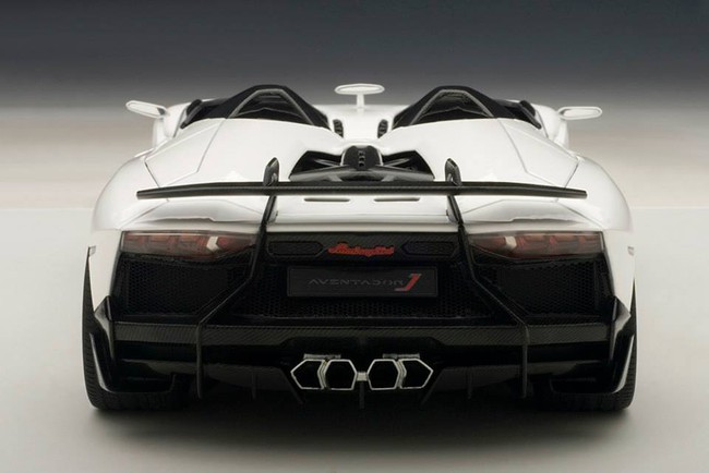 Cơ hội sở hữu Lamborghini Aventador J và Pagani Huayra giá cực mềm  6