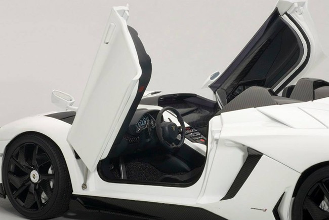 Cơ hội sở hữu Lamborghini Aventador J và Pagani Huayra giá cực mềm  10