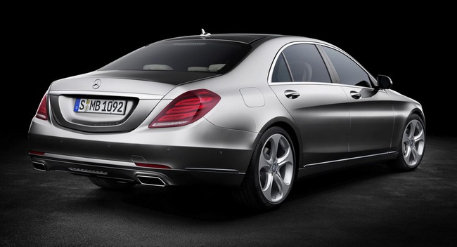 Sự biến đổi của Mercedes-Benz S-Class giữa hai thế hệ 15