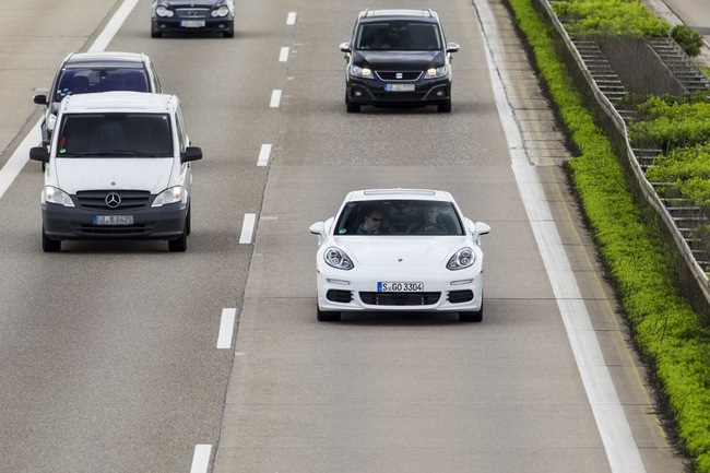 Porsche Panamera S E-Hybrid: Chỉ 4,4 lít xăng/100 km 1