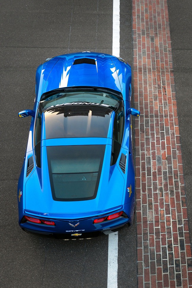 Chevrolet Corvette Stingray được chọn xe an toàn tại Indy 500 Race 2013 10