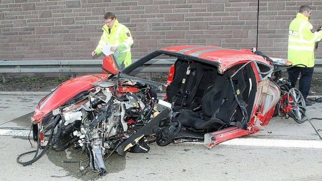 Tại nạn tại 300 km/h, Ferrari F430 tan tành nhưng không ai tử vong 2