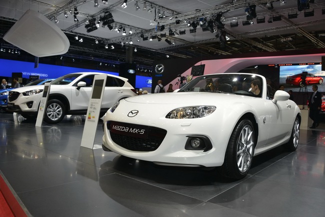 Mazda: Lần đầu có lãi sau 5 năm 8