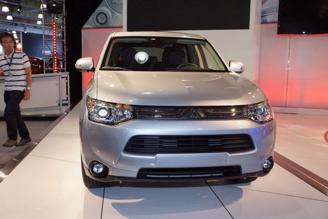 Mitsubishi Outlander PHEV bắt đầu đi vào sản xuất 4