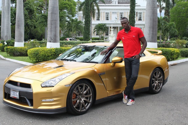 Usain Bolt bàn giao “tia chớp” Nissan GT-R 1