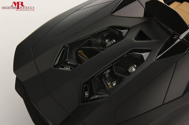 “Hàng nhái” Lamborghini Urus và Aventador Roadster chính thức xuất xưởng 9