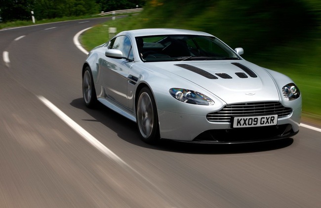 Aston Martin tê tái vì bị show truyền hình vạch lỗi 4