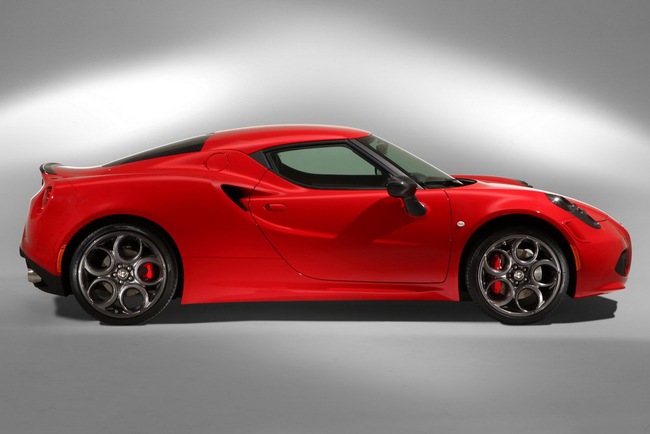 Chọn Alfa Romeo 4C hay Porsche Cayman? 9