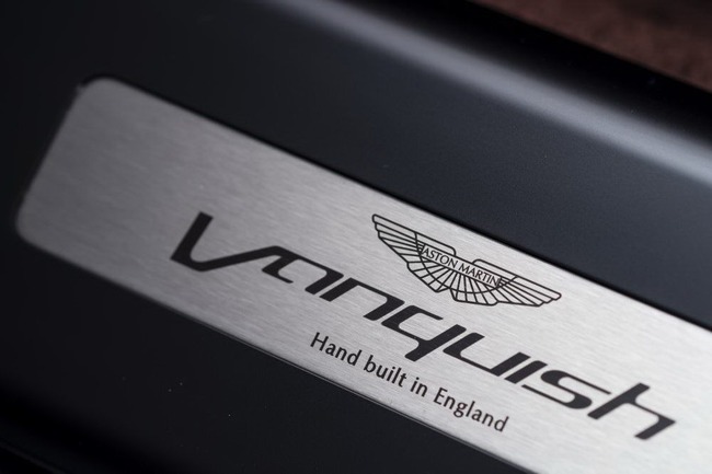Aston Martin Vanquish Volante: Thể thao, quyến rũ và tự do 17