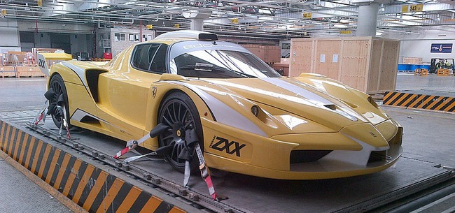 Quá trình hồi sinh Ferrari Enzo ZXX Evolution "tắm hồ" 1