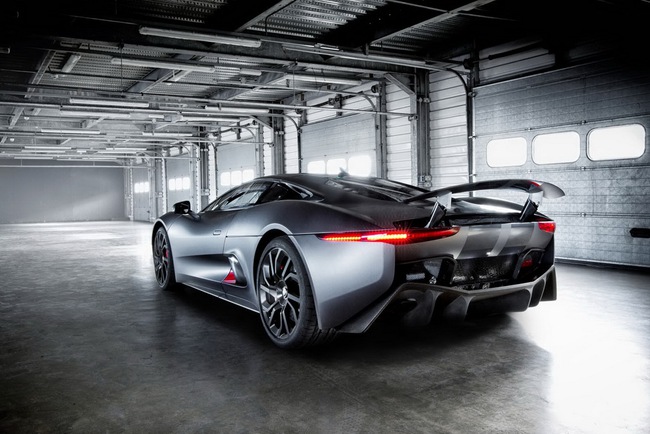 Sau vô-lăng siêu xe Jaguar C-X75 3