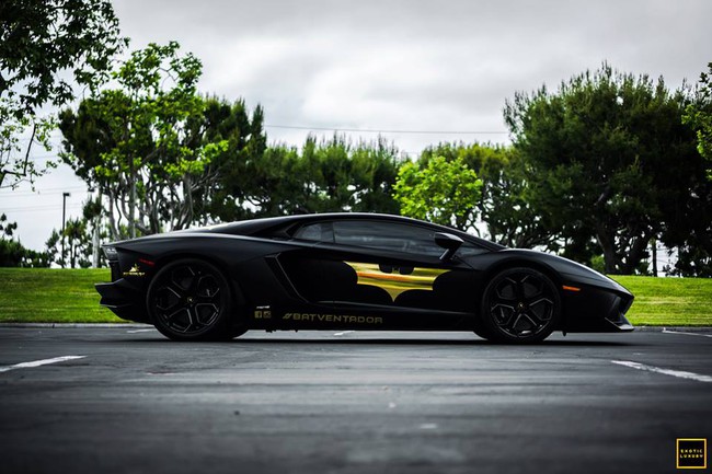 Tóc vàng "chơi trội" với Lamborghini Aventador phong cách Người dơi 8