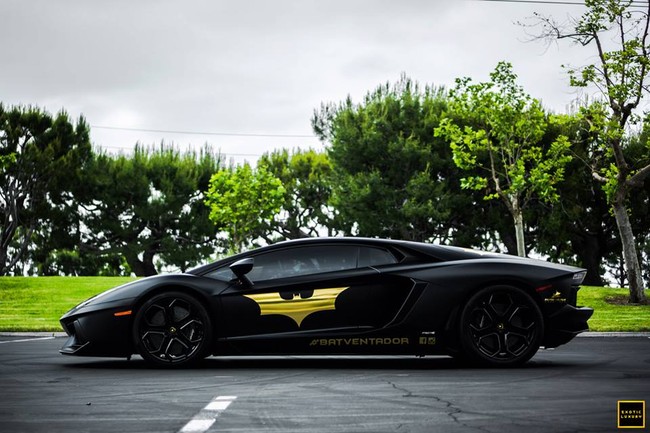 Tóc vàng "chơi trội" với Lamborghini Aventador phong cách Người dơi 10