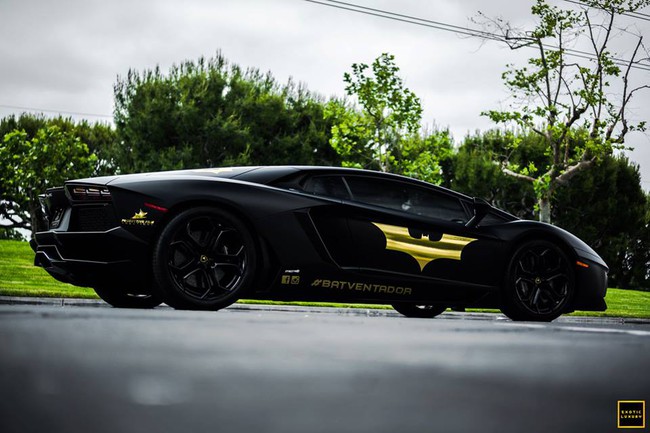 Tóc vàng "chơi trội" với Lamborghini Aventador phong cách Người dơi 11