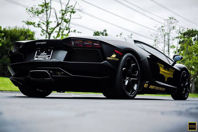 Tóc vàng "chơi trội" với Lamborghini Aventador phong cách Người dơi 12